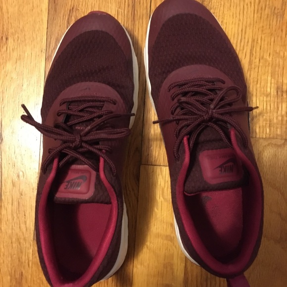 Nike shoes - Picture 1 of 4